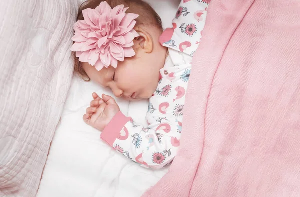 Bonito bebê dormindo — Fotografia de Stock