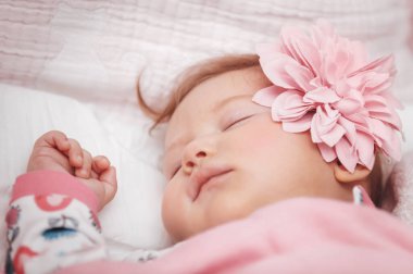 Tatlı bebek uyuyor.