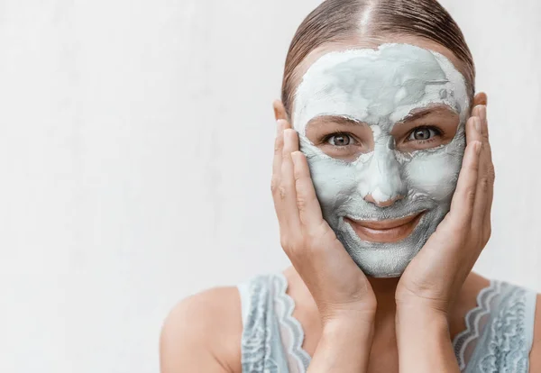 Portrait Beautiful Young Woman Applying Clay Mask Isolated White Background — Stock Photo, Image