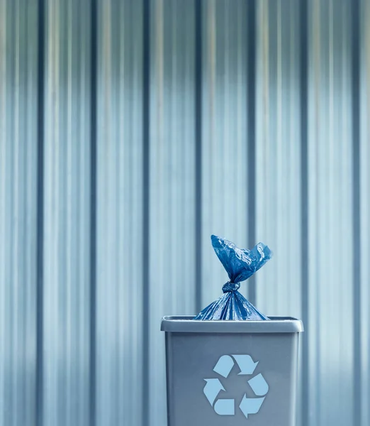 Sortowane Śmieci Plastikowej Biodegradowalnej Torbie Kosz Śmieci Recyklingu Znak Nim — Zdjęcie stockowe