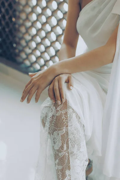 Photo Rapprochée Une Robe Mariée Détails Magnifique Dentelle Blanche Attendant — Photo