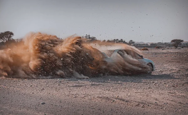 Yüksek Hızdaki Araba Büyük Toz Dalgası Yükseltiyor Sport Auto Rallide — Stok fotoğraf