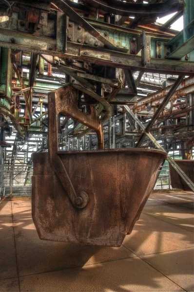 Alter Minenwagen in einem Bergwerk — Stockfoto