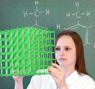 kimyasal molekül model analizi