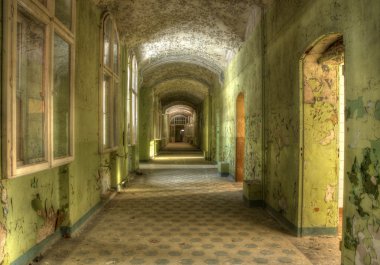 beelitz sanatoryumda koridorda