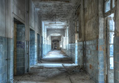 terk edilmiş beelitz koridorunda