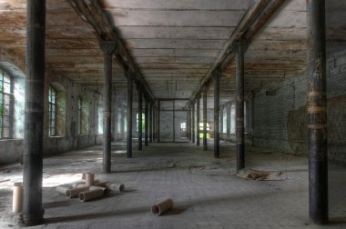 eski salonu terk etti