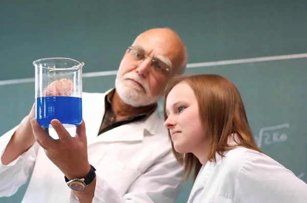 Experiment docenten en studenten — Stockfoto