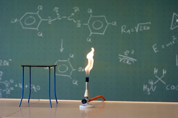 Bunsen burner bir laboratuvarda