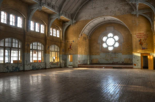 Salão de esportes abandonado em Beelitz ... — Fotografia de Stock