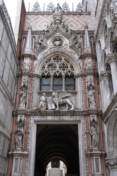 Old gate in Venice — Stock Photo, Image
