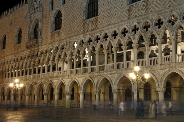 Venedik'te San Marco Meydanı, gece — Stok fotoğraf