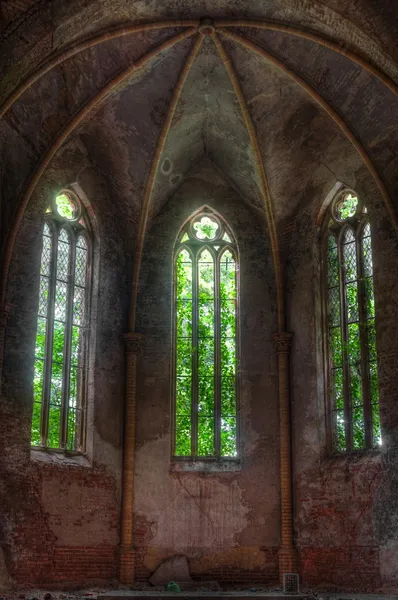 terk edilmiş kilisede eski Doğu Almanya