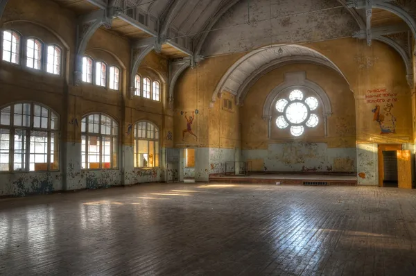 Salão de esportes abandonado em Beelitz ... Fotografia De Stock