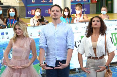 Giffoni Film Festivali 50 Plus 'ta 30 Temmuz 2021' de Giffoni Valle Piana, İtalya 'da Marta Losito, Fabio Mollo ve Aurora Giovinazzo.