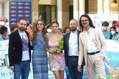 GIFFONI VALLE PIANA - 28 Temmuz 2021: Alfredo Felco, Claudia Napolitano, Aurora Leone, Simone Ruzzo ve Gianluca Colucci Giffoni Film Festivali 50 Plus - 28 Temmuz 2021 tarihinde Giffoni Valle Piana, İtalya.