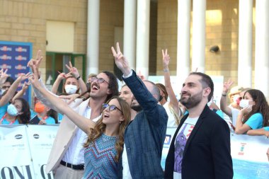 GIFFONI VALLE PIANA - 28 Temmuz 2021: Alfredo Felco, Claudia Napolitano, Aurora Leone, Simone Ruzzo ve Gianluca Colucci Giffoni Film Festivali 50 Plus - 28 Temmuz 2021 tarihinde Giffoni Valle Piana, İtalya.