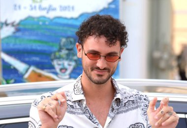 GIFFONI VALLE PIANA - 24 Temmuz 2021: Carlo Luigi Coraggio takma adı Carl Brave Giffoni Film Festivali 50 Plus - 24 Temmuz 2021 'de Giffoni Valle Piana, İtalya.