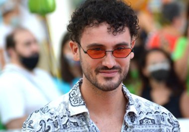 GIFFONI VALLE PIANA - 24 Temmuz 2021: Carlo Luigi Coraggio takma adı Carl Brave Giffoni Film Festivali 50 Plus - 24 Temmuz 2021 'de Giffoni Valle Piana, İtalya.