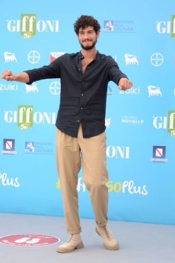 GiFFONI VALLE PIANA, İtalya - 24 Temmuz 2021: Giffoni Film Festivali 50 Plus 'ta Giancarlo Commare - 24 Temmuz 2021 Giffoni Valle Piana, İtalya.
