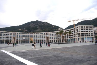 İtalya: Salerno şehir merkezindeki Özgürlük Meydanı manzarası, 12 Kasım 2021.