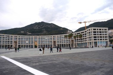 İtalya: Salerno şehir merkezindeki Özgürlük Meydanı manzarası, 12 Kasım 2021.