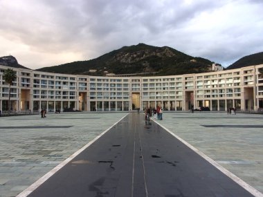 İtalya: Salerno şehir merkezindeki Özgürlük Meydanı manzarası, 12 Kasım 2021.