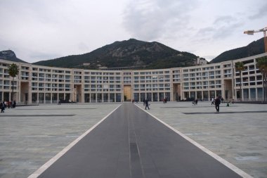 İtalya: Salerno şehir merkezindeki Özgürlük Meydanı manzarası, 12 Kasım 2021.