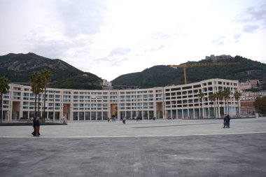 İtalya: Salerno şehir merkezindeki Özgürlük Meydanı manzarası, 12 Kasım 2021.