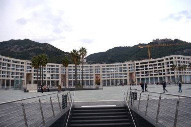 İtalya: Salerno şehir merkezindeki Özgürlük Meydanı manzarası, 12 Kasım 2021.