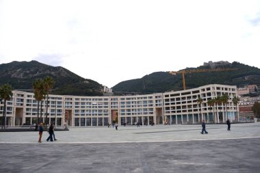 İtalya: Salerno şehir merkezindeki Özgürlük Meydanı manzarası, 12 Kasım 2021.