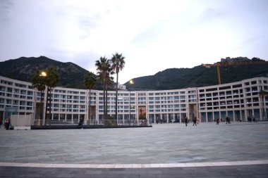 İtalya: Salerno şehir merkezindeki Özgürlük Meydanı manzarası, 12 Kasım 2021.