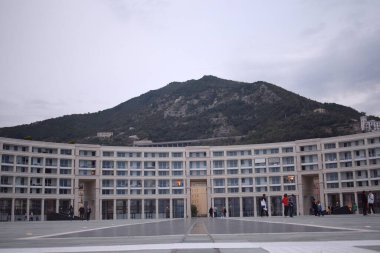 İtalya: Salerno şehir merkezindeki Özgürlük Meydanı manzarası, 12 Kasım 2021.