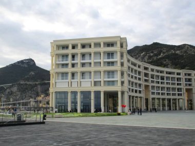 İtalya: Salerno şehir merkezindeki Özgürlük Meydanı manzarası, 12 Kasım 2021.