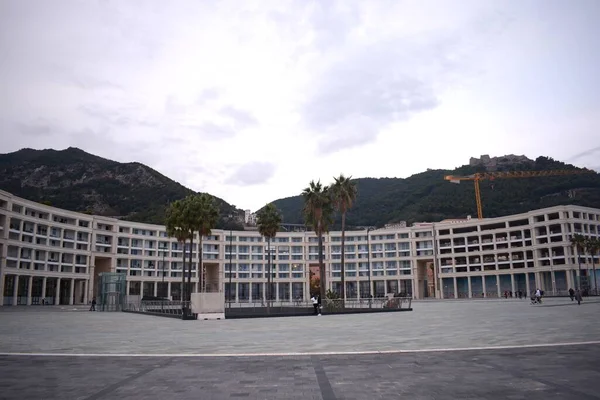 İtalya: Salerno şehir merkezindeki Özgürlük Meydanı manzarası, 12 Kasım 2021.