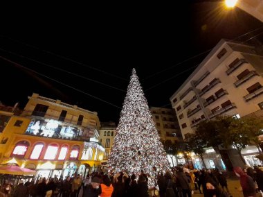 İtalya: Salerno 'daki Noel Ağacı manzarası, 5 Aralık 2021.