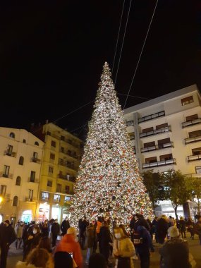 İtalya: Salerno 'daki Noel Ağacı manzarası, 5 Aralık 2021.