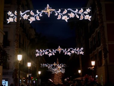 İtalya: Salerno 'daki Noel Ağacı manzarası, 8 Aralık 2021.