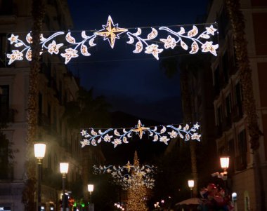 İtalya: Salerno 'daki Noel Ağacı manzarası, 8 Aralık 2021.