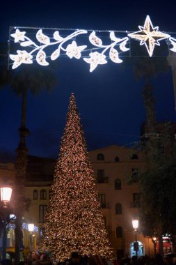 İtalya: Salerno 'daki Noel Ağacı manzarası, 8 Aralık 2021.