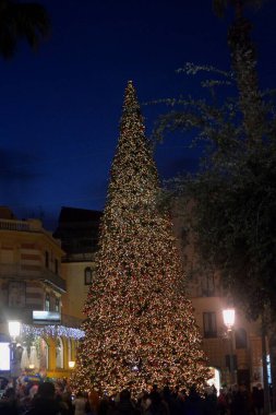 İtalya: Salerno 'daki Noel Ağacı manzarası, 8 Aralık 2021.