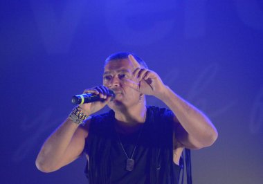 GIFFONI VALLE PIANA - 27 Nisan 2022: Capone & BungtBangt Verde Giffoni 'de, 27 Nisan 2022 Giffoni Valle Piana, İtalya.