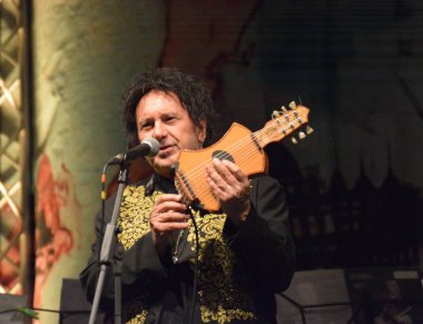 Enzo Avitabile, 10 Temmuz 2022 'de San Cipriano Picentino' da canlı performans sergiliyor..