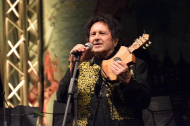 Enzo Avitabile, 10 Temmuz 2022 'de San Cipriano Picentino' da canlı performans sergiliyor..