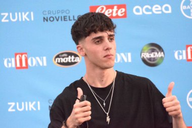 GIFFONI VALLE PİANA - 22 Temmuz 2022: Luca D 'Alessio aka LDA Giffoni Film Festivali 2022 - 22 Temmuz 2022 tarihinde Giffoni Valle Piana, İtalya.