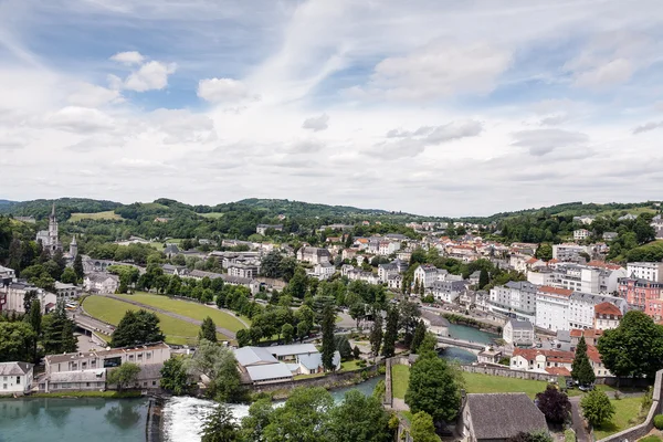 A cidade de peregrinação de Lourdes — Fotografia de Stock