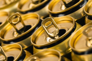 boş meşrubat kutuları