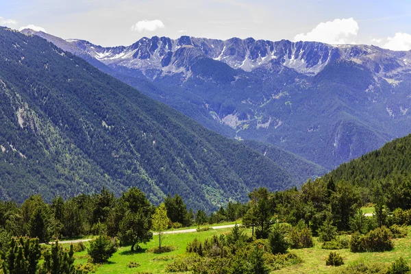 Utsikt över bergen i Pyrenéerna — Stockfoto