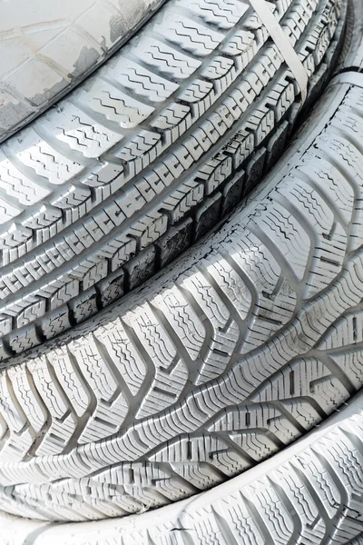 Pilha de pneus brancos — Fotografia de Stock