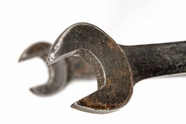 Два старых ручных ключа — стоковое фото